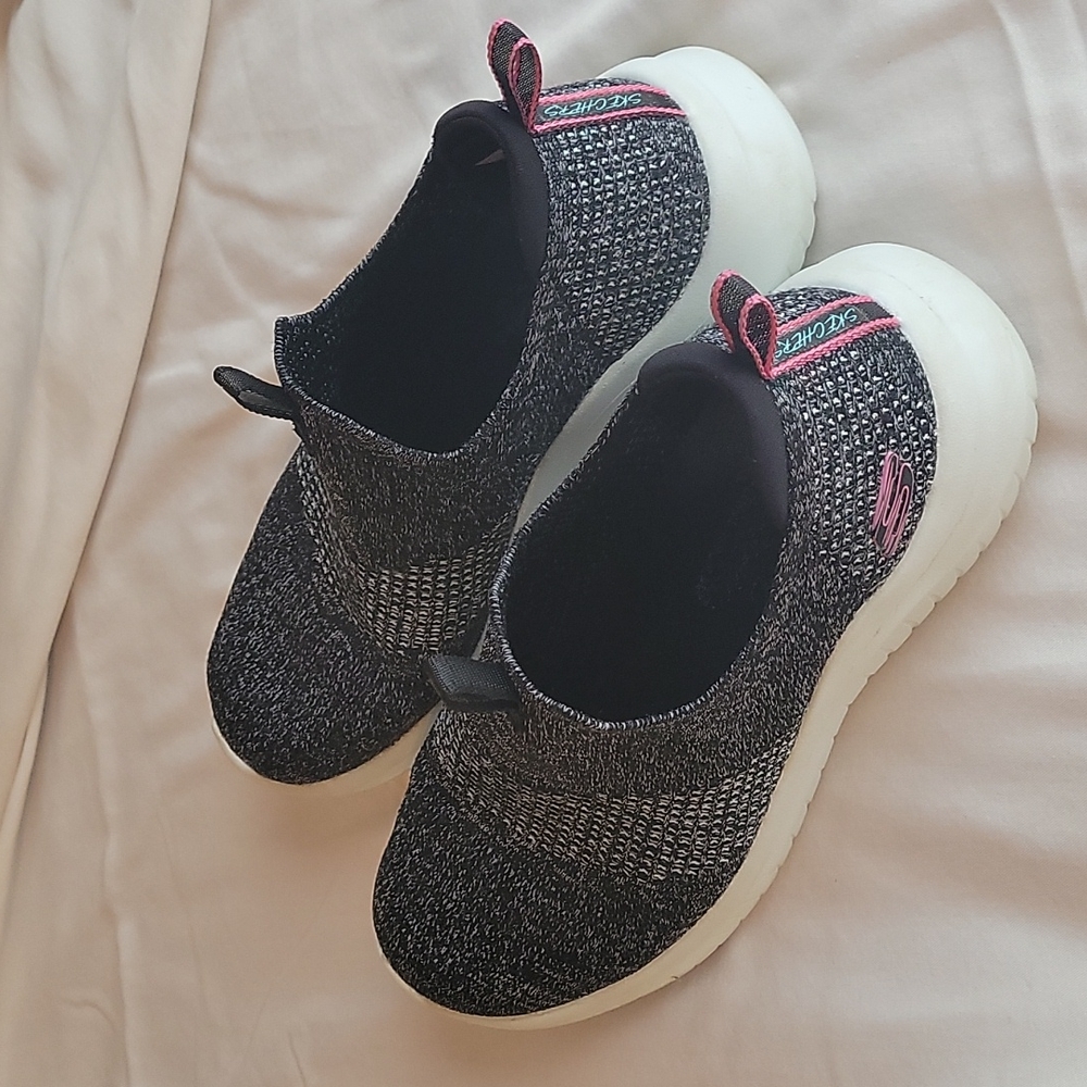 Womens Skechers Slip on size 5